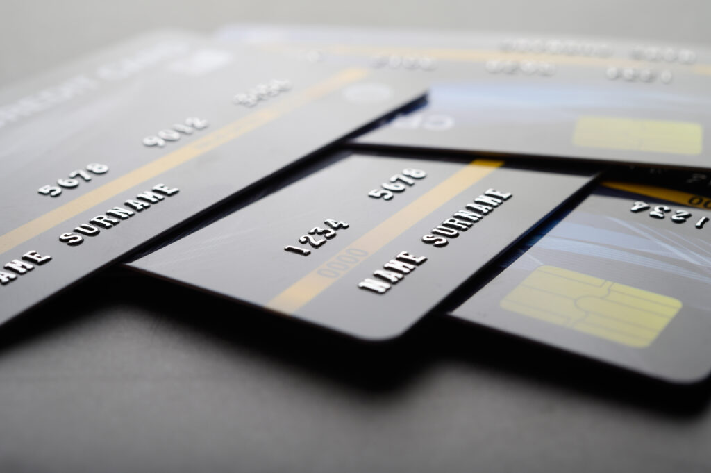 Tiered vs. Flat-Rate Rewards: Which Credit Card Structure Fits Your Spending?