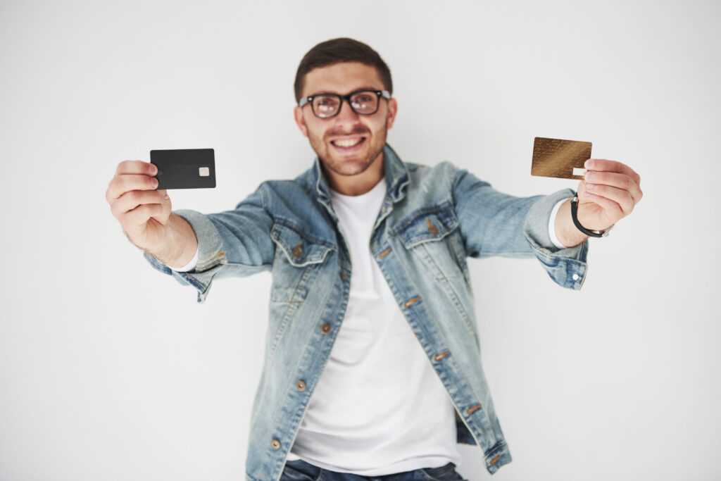 Cashback vs. Travel Rewards: Which Card Deal Saves You More in the Long Run?